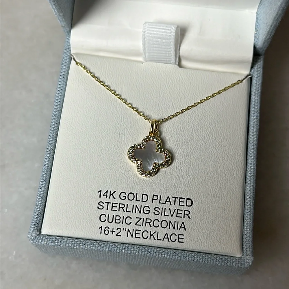 RACHEL ZOE 14KT Gold Mother Of Pearl Clover Necklace NWT - Picture 4 of 6